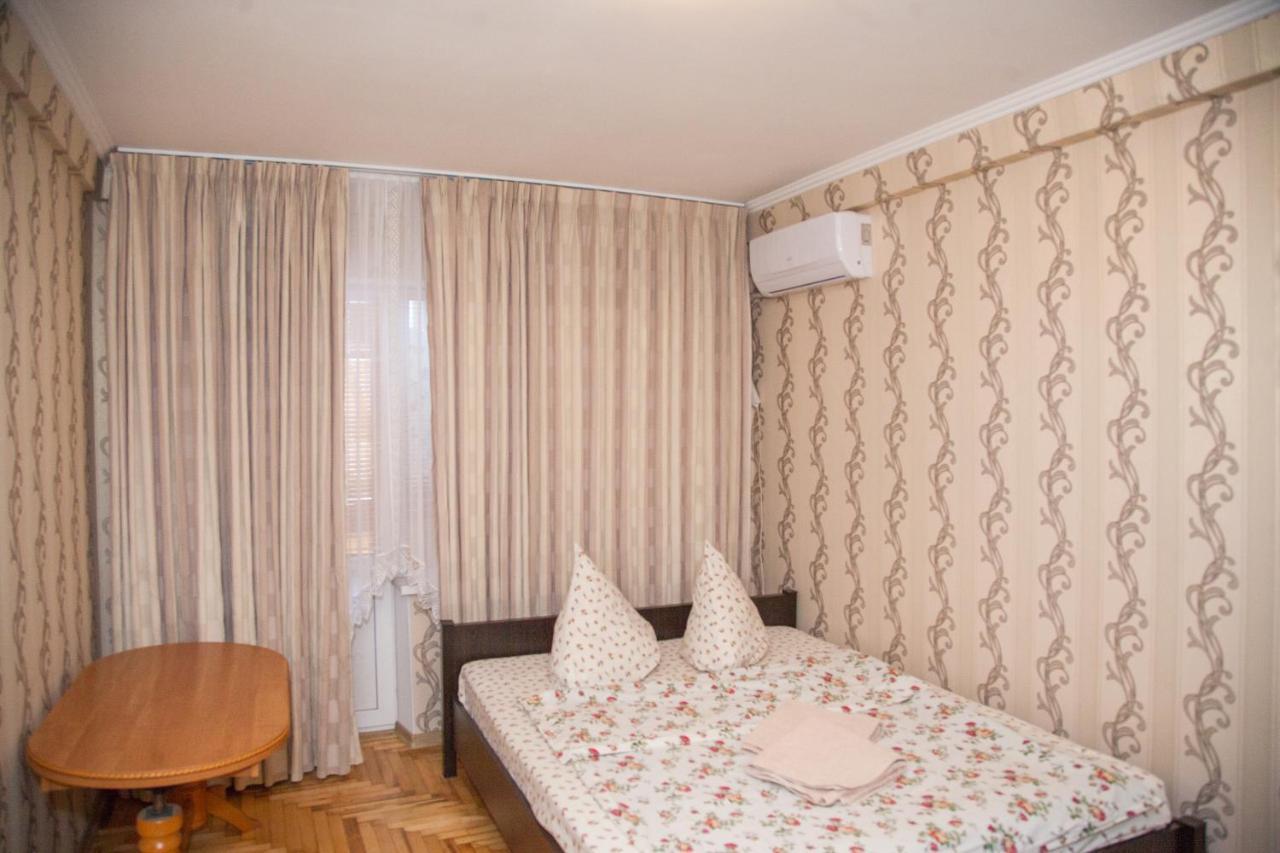 1 Room Apart On Str. Ukrainskaya 34 Zaporizhia Ngoại thất bức ảnh